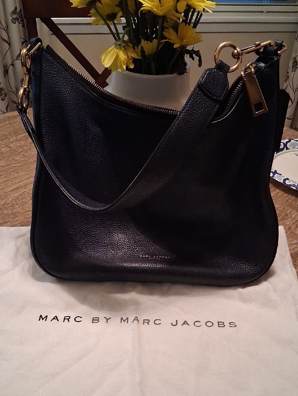 Marc Jacobs Navy Pebbled Leather Shoulder Bag with Gold Hardware - Picture 12 of 16
